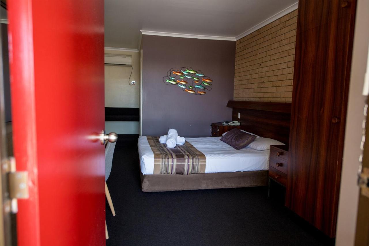 Sarina Motor Inn Buitenkant foto