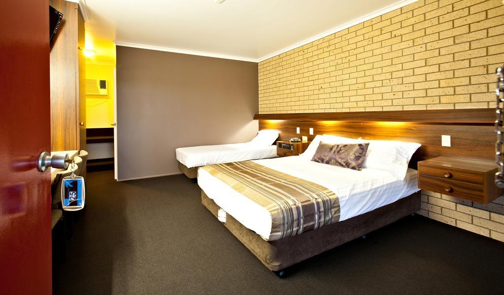 Sarina Motor Inn Buitenkant foto