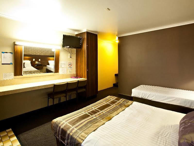 Sarina Motor Inn Buitenkant foto