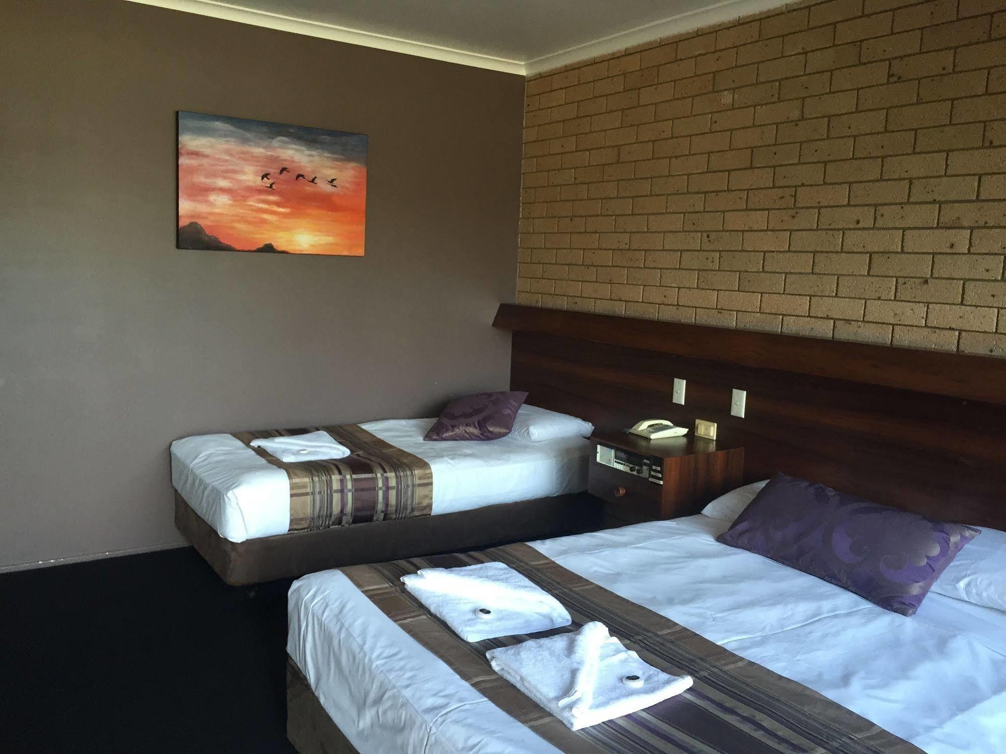 Sarina Motor Inn Buitenkant foto