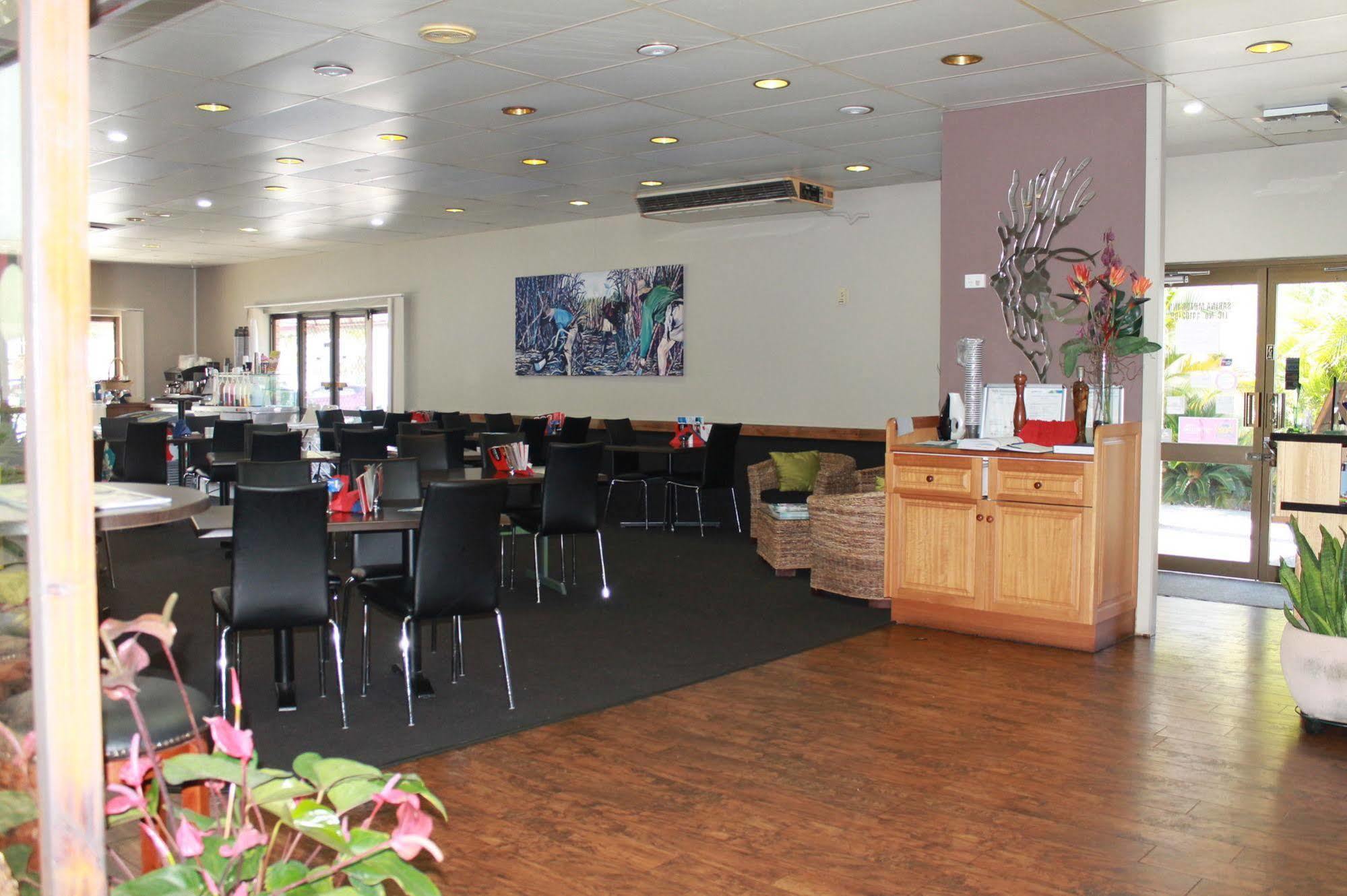Sarina Motor Inn Buitenkant foto