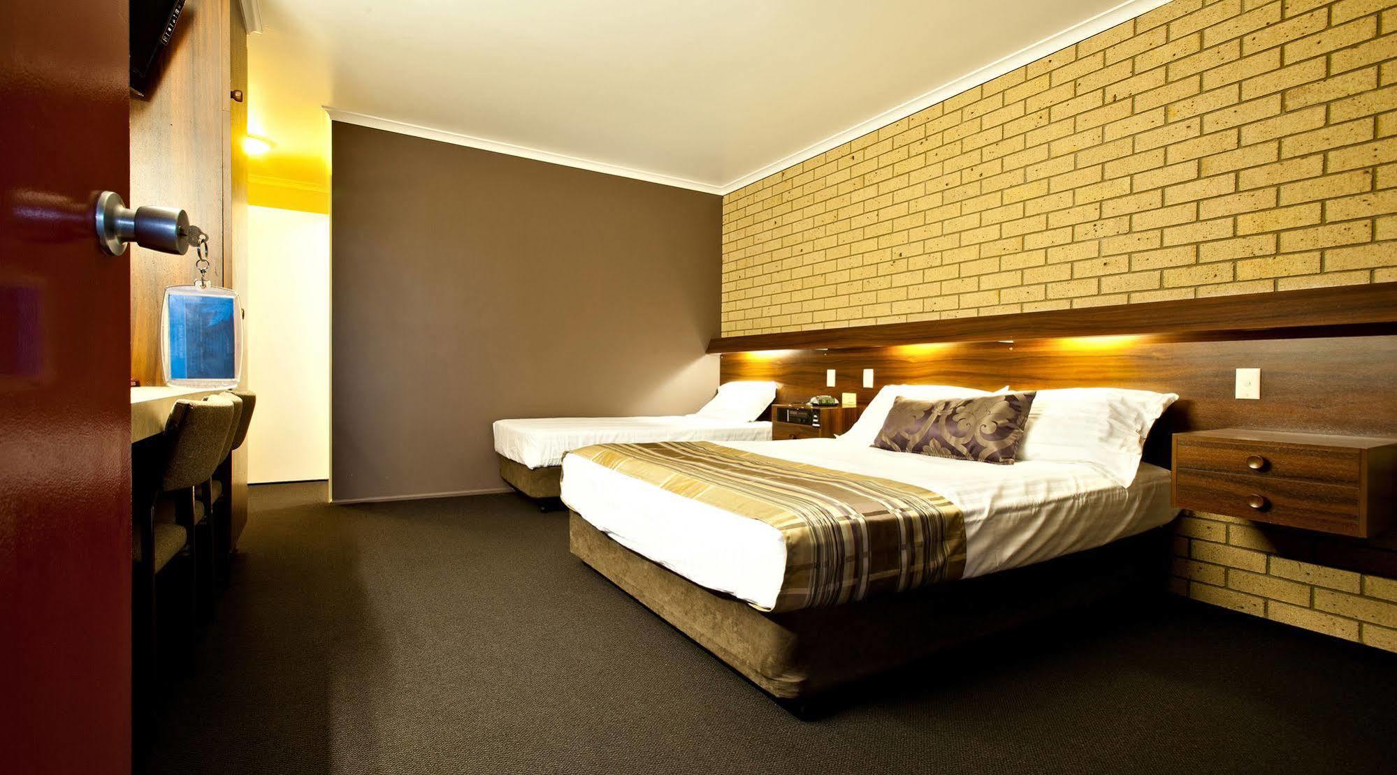 Sarina Motor Inn Buitenkant foto