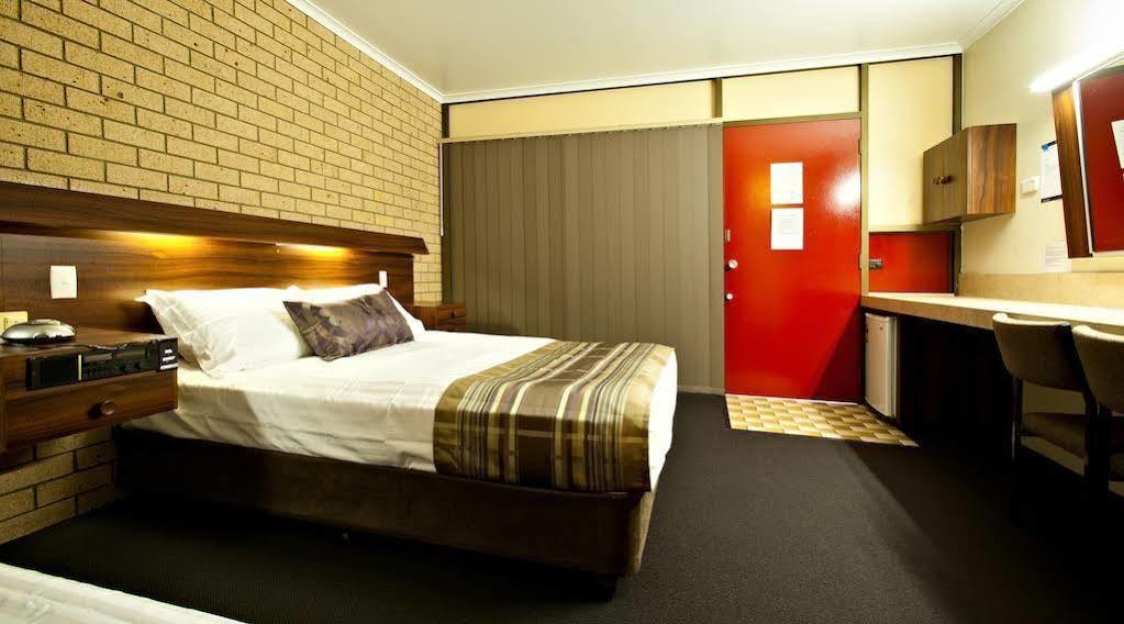 Sarina Motor Inn Buitenkant foto